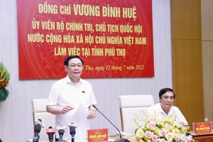 Chủ tịch Quốc hội Vương Đình Huệ phát biểu tại buổi làm việc