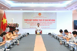 Chủ nhiệm Ủy ban Quốc phòng và An ninh Lê Tấn Tới điều hành phiên họp