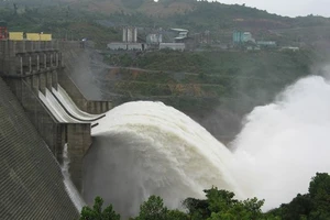 Lưu lượng nước về tăng cao, một số hồ thủy điện lớn trên cả nước đã thực hiện xả nước theo quy trình vận hành liên hồ chứa