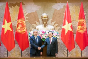 Chủ tịch Quốc hội Trần Thanh Mẫn hội kiến Thủ tướng Cộng hòa Kyrgyzstan Adylbeek Kasymaliev tại Nhà Quốc hội. Ảnh: QUANG PHÚC