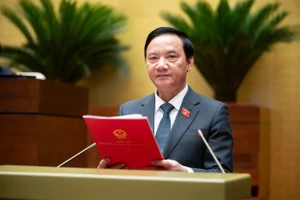 Phó Chủ tịch Quốc hội Nguyễn Khắc Định điều hành phiên họp. Ảnh: QUANG PHÚC