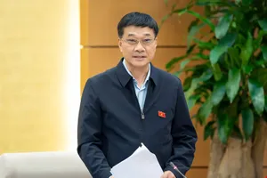 Phó Chủ tịch Quốc hội Vũ Hồng Thanh điều hành phiên họp của UBTVQH 