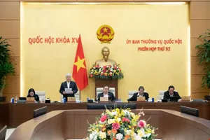 Phó Chủ tịch Thường trực Quốc hội Đỗ Văn Chiến điều hành phiên họp 