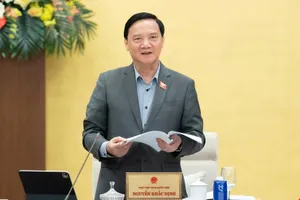 Phó Chủ tịch Quốc hội Nguyễn Khắc Định phát biểu tại phiên họp của UBTVQH 