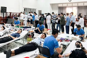 Y bác sĩ Bệnh viện Đa khoa Bình Dương hiến 310 đơn vị máu an toàn