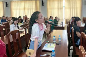 Đại diện doanh nghiệp đặt câu hỏi, trao đổi những nội dung liên quan đến Luật BHXH năm 2024