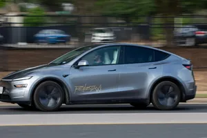 Tỷ phú Elon Musk và Tesla bị kiện