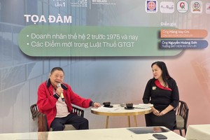 杭慰瑶先生（左）和邬美芳女士。