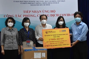 TPHCM tiếp nhận 4 triệu kit test nhanh kháng nguyên trị giá 373 tỷ đồng