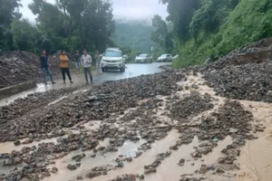 Khánh Hòa: Đèo Khánh Sơn sạt lở khoảng 500m