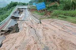 Đèo Khánh Lê (Khánh Hòa) thêm nhiều điểm sạt lở