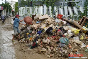 Người dân Khánh Hòa gượng dậy sau lũ