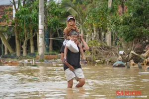 Người dân vùng ven Nha Trang lần thứ 4 chạy lũ trong nửa tháng