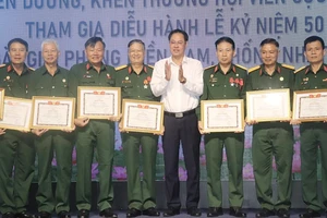 Khen thưởng 120 cựu chiến binh xuất sắc trong lực lượng diễu hành 