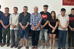 Truy tố nhóm người khiêng quan tài diễu phố trước chợ Bến Thành