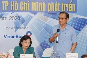 TS Trần Du lịch phát biểu tại buổi toạ đàm 