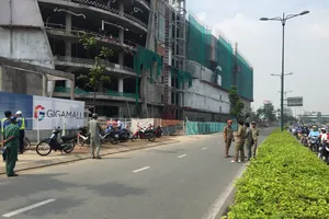 Công an phong tỏa hiện hiện trường. Ảnh: ĐAN NGUYÊN