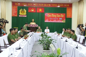 Quang cảnh buổi khen thưởng