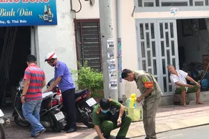 Công an khám nghiệm hiện trường