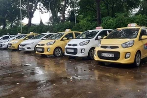 7 xe taxi bị công an tạm giữ