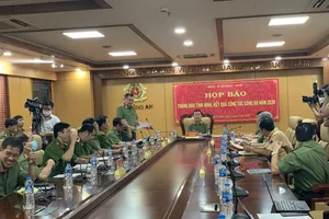 Quang cảnh buổi họp báo. Ảnh: CHÍ THẠCH