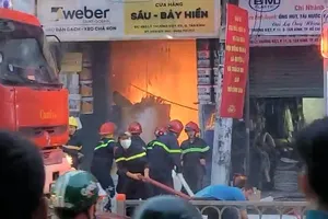 Ngọn lửa bùng cháy dữ dội