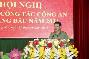 Thăng hàm Thiếu tướng cho Giám đốc Công an tỉnh Đồng Nai Vũ Hồng Văn. Ảnh: CAĐN