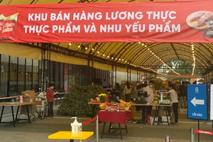 Khu bán thực phẩm, nhu yếu phẩm phục vụ người dân ở TPHCM tại Giga Market. Ảnh: AN PHƯỚC