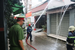 Phường Tân Hưng Thuận, quận 12 (TPHCM) là phường đầu tiên trên địa bàn TP ở tất cả các Khu phố đều xây dựng mô hình Tổ Liên gia an toàn PCCC và Điểm chữa cháy công cộng. Ảnh: M.N.