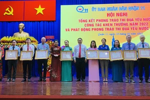 Khen thưởng nhiều cá nhân, tập thể có thành tích xuất sắc trong phong trào thi đua yêu nước tại quận 11