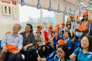 Lãnh đạo TPHCM tham gia chạy thử tuyến Metro số 1