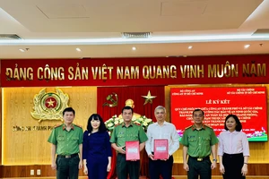 Lãnh đạo các đơn vị tại buổi lễ lễ ký kết quy chế phối hợp giữa Công an TPHCM và Sở Tài chính TPHCM. Ảnh: CHÍ THẠCH