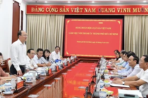 Quang cảnh buổi làm việc. Ảnh: VIỆT DŨNG