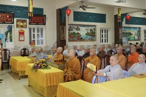 Công an tuyên truyền, vận động tăng ni, phật tử tham gia bảo đảm trật tự, an toàn giao thông 