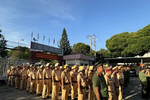 Các đơn vị tại buổi ra quân tổng kiểm tra, kiểm soát người điều khiển phương tiện tham gia giao thông vi phạm nồng độ cồn và chất kích thích ở TP Thủ Đức. Ảnh: CHÍ THẠCH