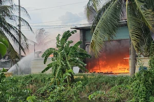 Ngọn lửa bùng cháy dữ dội 