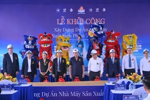 Các đại biểu tại buổi lễ khởi công nhà máy sản xuất sinh phẩm từ huyết tương ở TPHCM