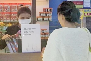 Đơn vị bán 35.000 đồng/khẩu trang tại Nội Bài đã phát miễn phí cho hành khách