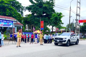 Bảo đảm không để thí sinh muộn thi vì thiếu phương tiện hay ùn tắc giao thông