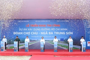 Lễ Triển khai thi công dự án đường Hồ Chí Minh đoạn Chợ Chu - ngã ba Trung Sơn