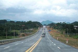 Đoạn Yên Bái - Lào Cai với tổng chiều dài 121km, sẽ được mở rộng lên 4 làn xe