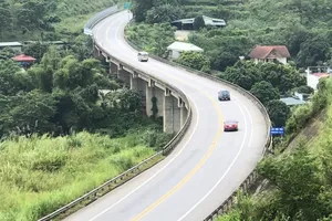 Đoạn tuyến Yên Bái - Lào Cai đầu tư phân kỳ quy mô 2 làn xe