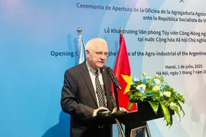 Đại sứ Marcos A. Bednarski phát biểu khai trương Văn phòng tùy viên chuyên trách công - nông nghiệp Argentina tại Việt Nam