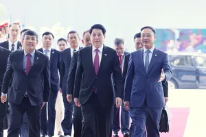 Chủ tịch nước Lương Cường và các đại biểu tới dự Lễ mở ký Công ước Liên hợp quốc về chống tội phạm mạng (Công ước Hà Nội), sáng 25-10. Ảnh: QUANG PHÚC.