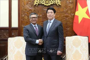 Chủ tịch nước Lương Cường tiếp Đại sứ Indonesia Denny Abdi. Ảnh: TTXVN.