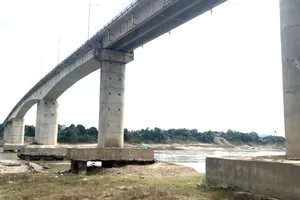 Cầu sông Lô bị xuống cấp