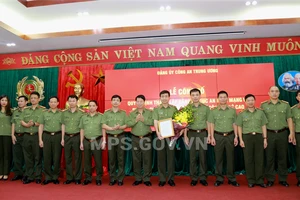 Công bố Quyết định thành lập Đảng bộ Cục An ninh mạng và Phòng, chống tội phạm sử dụng công nghệ cao