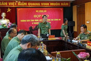 Trung tướng Lương Tam Quang thông tin về quá trình điều tra cái chết TS. Bùi Quang Tín. Ảnh: GIA KHÁNH