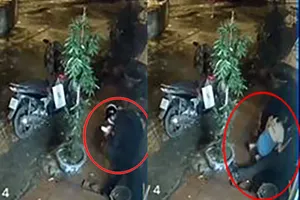 Nam sinh trúng đạn khi đang ngồi vỉa hè