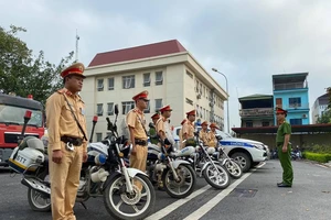 Cảnh sát giao thông Hà Nội ra quân đảm bảo an toàn giao thông ngày nghỉ lễ